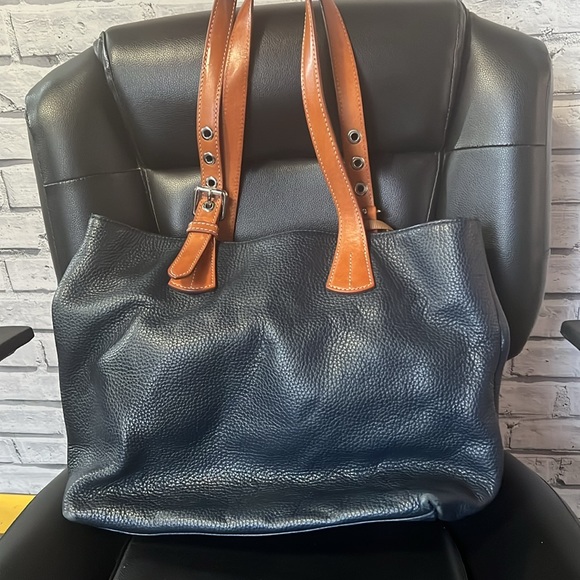 Dooney and Bourke pebble, leather red interior three sections - Picture 2 of 9